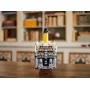 LEGO Titanic-Modell im Querschnitt mit Innendecks, gelbem Schornstein und Konstruktionsdetails