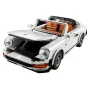 Weißer LEGO Porsche 911 Cabrio mit geöffneter schwarzer Motorhaube, sichtbaren orangen Sitzen und detailliertem Heckmotor Weißer LEGO Porsche 911 Cabrio mit geöffneter schwarzer Motorhaube, sichtbaren orangen Sitzen und detailliertem Heckmotor