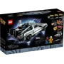 Boîte LEGO 10300 montrant la DeLorean gris métallique avec éclairs électriques bleus et figurines Marty et Doc sur fond sombre Boîte LEGO 10300 montrant la DeLorean gris métallique avec éclairs électriques bleus et figurines Marty et Doc sur fond sombre