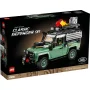 Boîte LEGO du Land Rover Classic Defender 90 vert avec galerie de toit et bidons d'essence sur fond noir