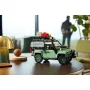 Land Rover Defender 90 LEGO vert menthe avec équipements sur le toit, posé sur une table ronde dans un salon moderne