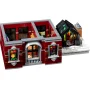 Vue d'ensemble du club de jazz LEGO avec façade rouge ouverte révélant l'intérieur détaillé et bâtiment noir adjacent Vue d'ensemble du club de jazz LEGO avec façade rouge ouverte révélant l'intérieur détaillé et bâtiment noir adjacent