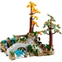 Vue d'ensemble du set LEGO Fondcombe avec pont en pierre, cascade bleue, arbres aux feuillages jaunes et verts, et personnages