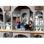Gros plan sur une terrasse de Fondcombe avec trois figurines LEGO dans une architecture elfique aux colonnes et arcs blancs ornementés
