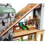 Intérieur de Fondcombe LEGO avec Gandalf et Elrond assis près d'une table, sous un escalier aux tuiles colorées
