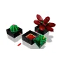 Vue d'ensemble de quatre plantes succulentes LEGO dans des pots noirs carrés : cactus vert, fleur rouge bordeaux et plantes grasses vertes Vue d'ensemble de quatre plantes succulentes LEGO dans des pots noirs carrés : cactus vert, fleur rouge bordeaux et plantes grasses vertes