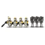 Quatre Clone Troopers du 327ème Corps avec casques jaunes et armes, accompagnés de quatre droïdes de combat gris