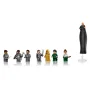 Ocho minifiguras LEGO de Dune alineadas: soldados Atreides con armadura gris, Paul en amarillo, Gurney en verde y el Barón Harkonnen flotando