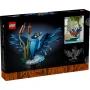 Caja LEGO Martín pescador (10331) mostrando pájaro azul y naranja con alas extendidas junto a espadañas en base negra