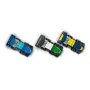 Tre auto F1 LEGO viste dall'alto: Alpine blu, Aston Martin verde e bianca, auto gialla e blu con alettone rosso Tre auto F1 LEGO viste dall'alto: Alpine blu, Aston Martin verde e bianca, auto gialla e blu con alettone rosso