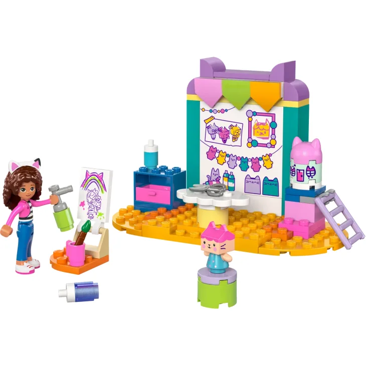 Overzicht van LEGO knutselwerkplaats met figuur met verfspuit, baby, kleurrijke werkbank en creatieve accessoires