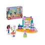 LEGO-doos en gebouwde set: Olivia-minifiguur in kleurrijke knutselwerkplaats met ezel, gereedschap en wanddecoraties