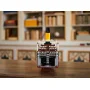 Doorsnede van LEGO Titanic met gedetailleerd interieur, dekken, hutten, gele schoorsteen en zichtbare interne structuur Doorsnede van LEGO Titanic met gedetailleerd interieur, dekken, hutten, gele schoorsteen en zichtbare interne structuur